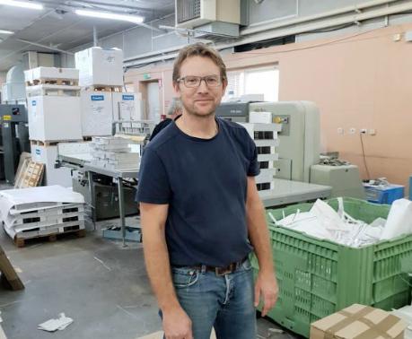 Sébastien BLET est responsable finitions - Imprimerie Moderne de Bayeux Sébastien BLET est responsable finitions - Imprimerie Moderne de Bayeux